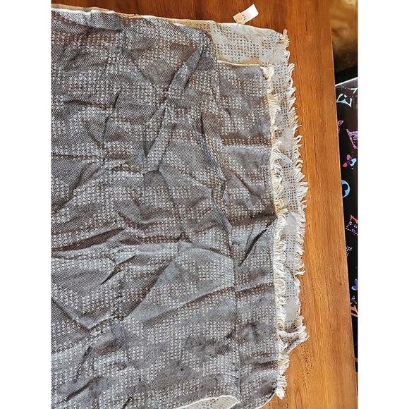 Michael Kors Scarf Fringe Reversible 80"x50" - Picture 3 of 6